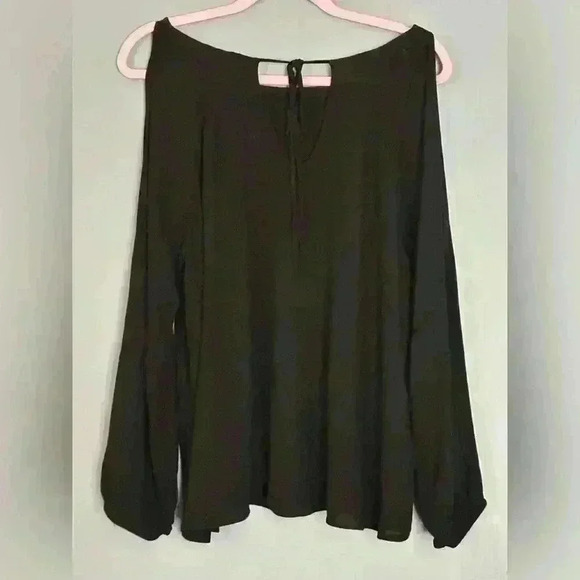 Old Navy Cold Shoulder Black Top (248) - Picture 8 of 10
